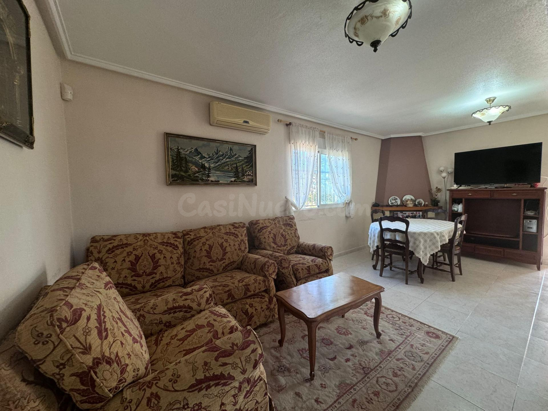 Chalet con gran terreno de 3.000 m2 y piscina privada - foto 4