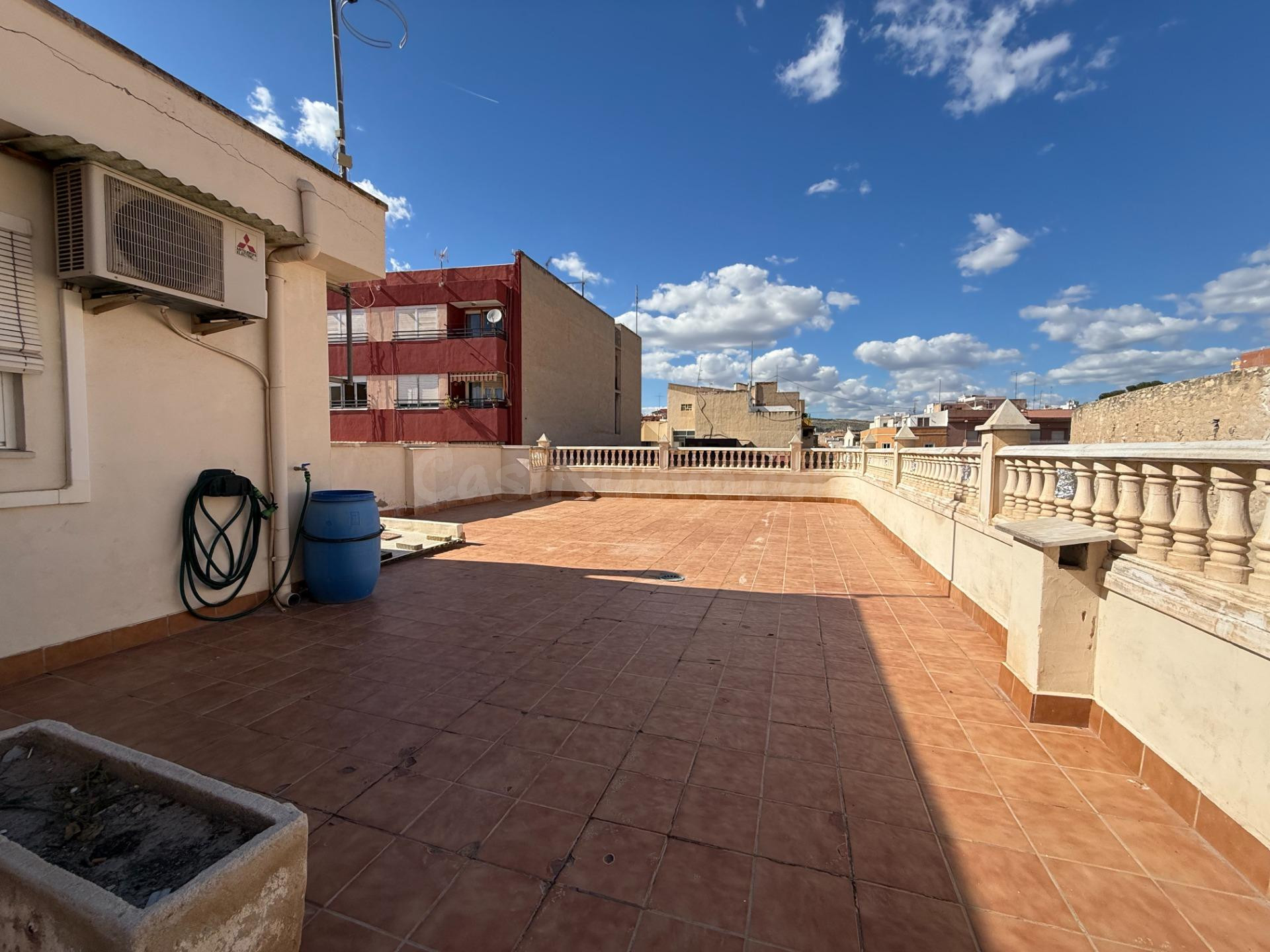 FABULOSA CASA INDEPENDIENTE DE DOS PLANTAS EN EL CENTRO DE E