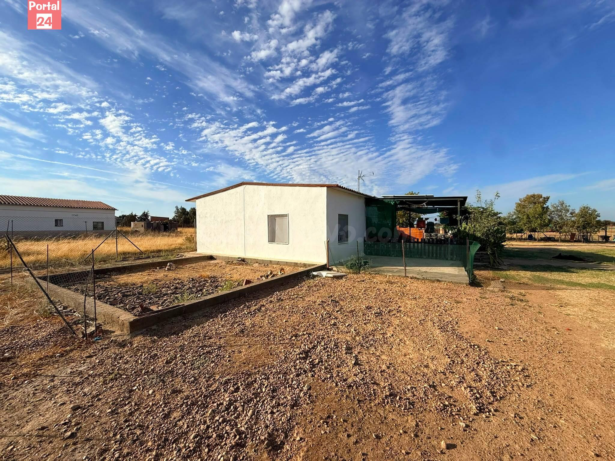 ¡NUEVA OPORTUNIDAD EN PORTAL 24!  Parcela en carretera de Cáceres.