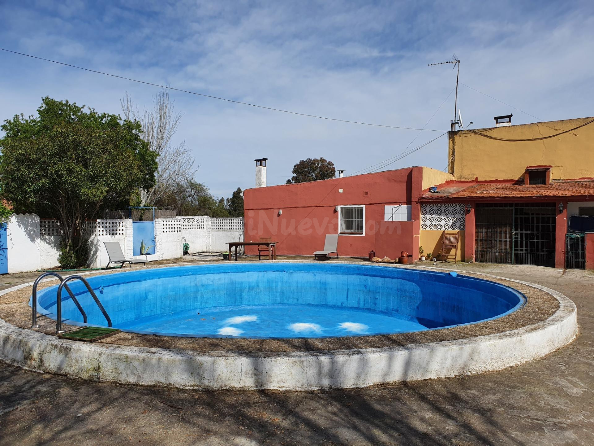 VENTA CHALET CON TERRENO CTRA VALVERDE (BADAJOZ)