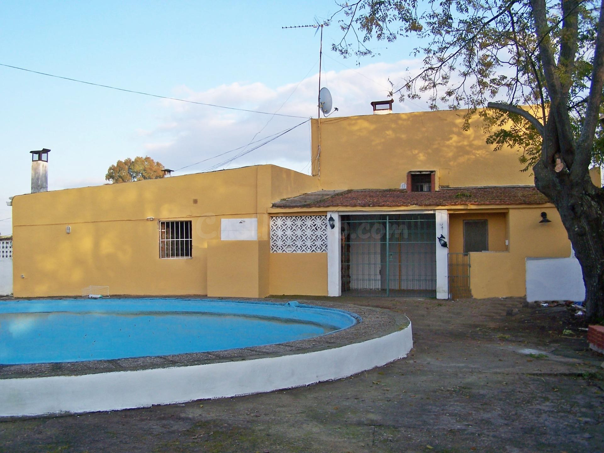 VENTA CHALET CON TERRENO CTRA VALVERDE (BADAJOZ) - foto 2