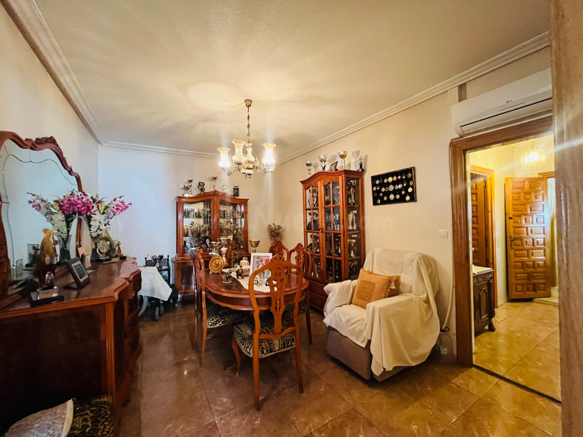 CASA PAREADA CON GRAN TERRAZA - foto 2