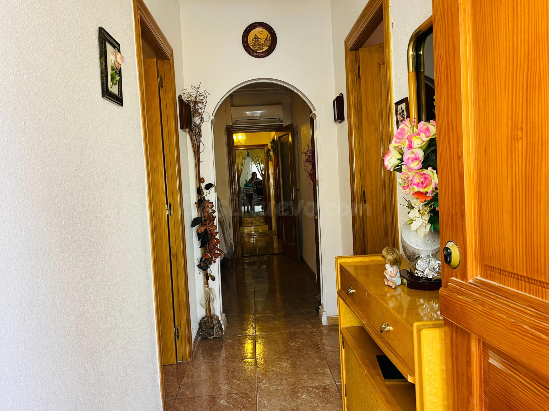 CASA PAREADA CON GRAN TERRAZA - foto 4