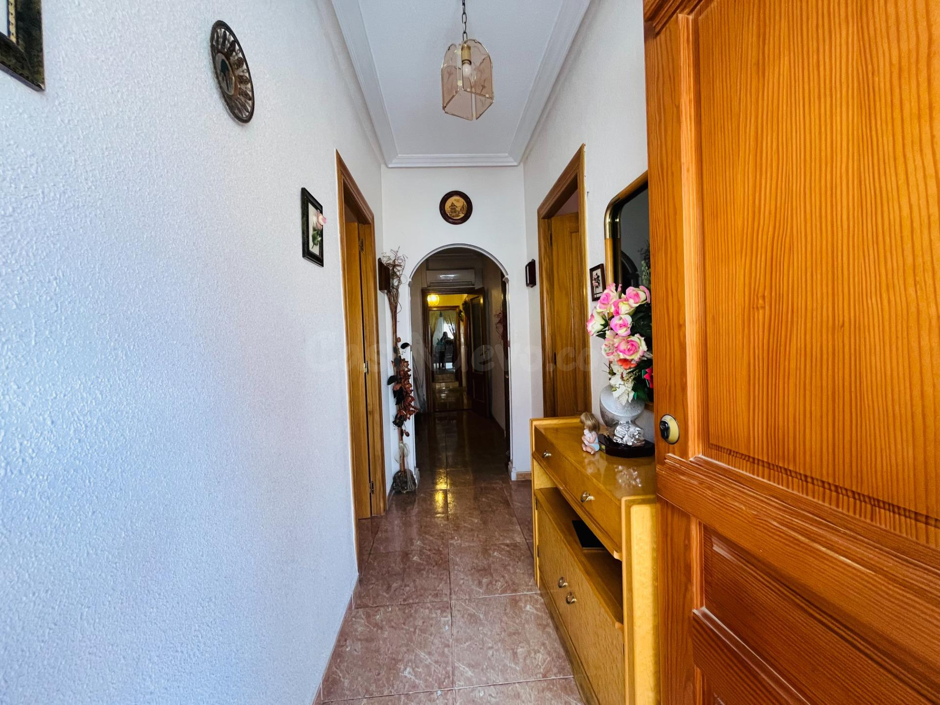 CASA PAREADA CON GRAN TERRAZA - foto 5