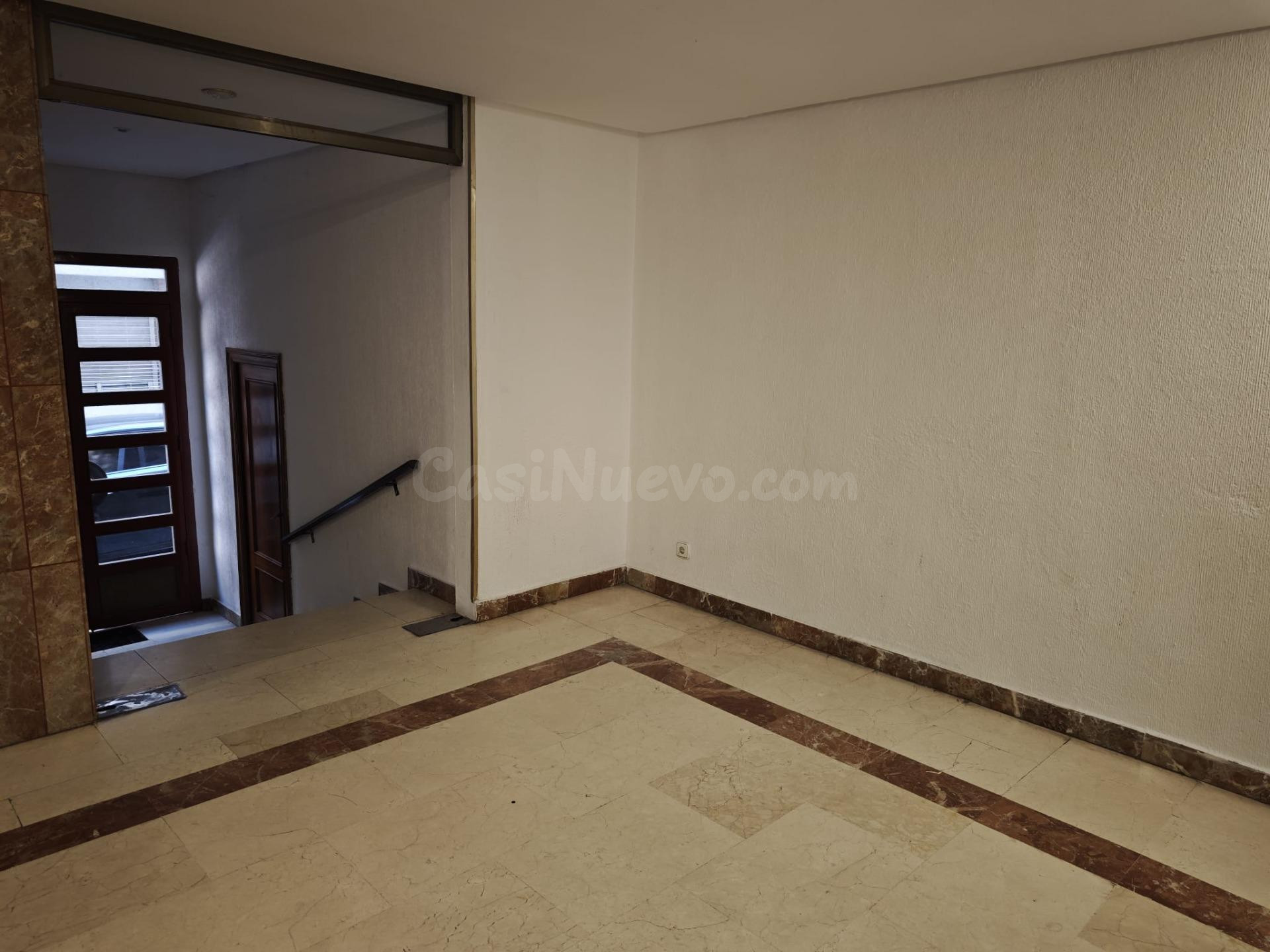 VENTA DE DOS PISOS UNIDOS EN PLAZA DE PORTUGAL EN BADAJOZ - foto 4