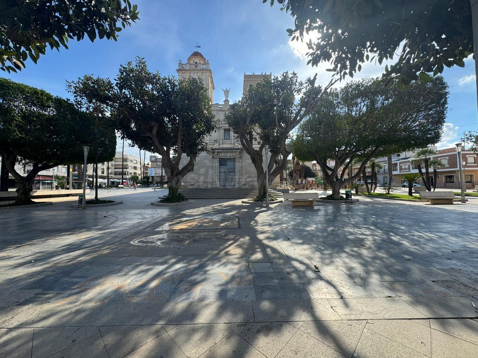 Amplia Casa en Benejúzar para Reformar