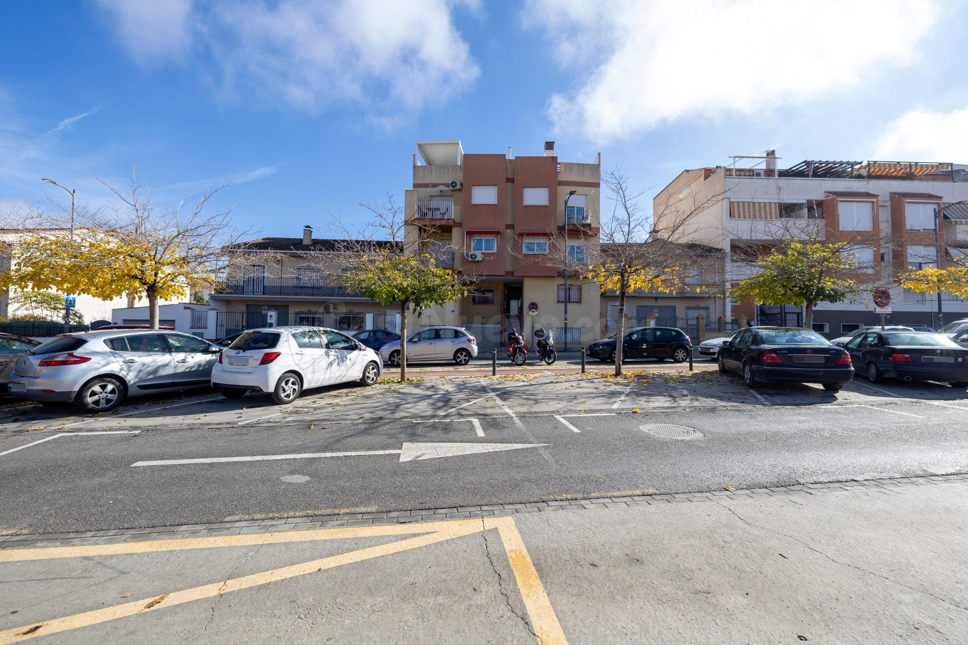 Amplio y Soleado Piso en Armilla, Zona Polideportivo -ESTUDIANTES