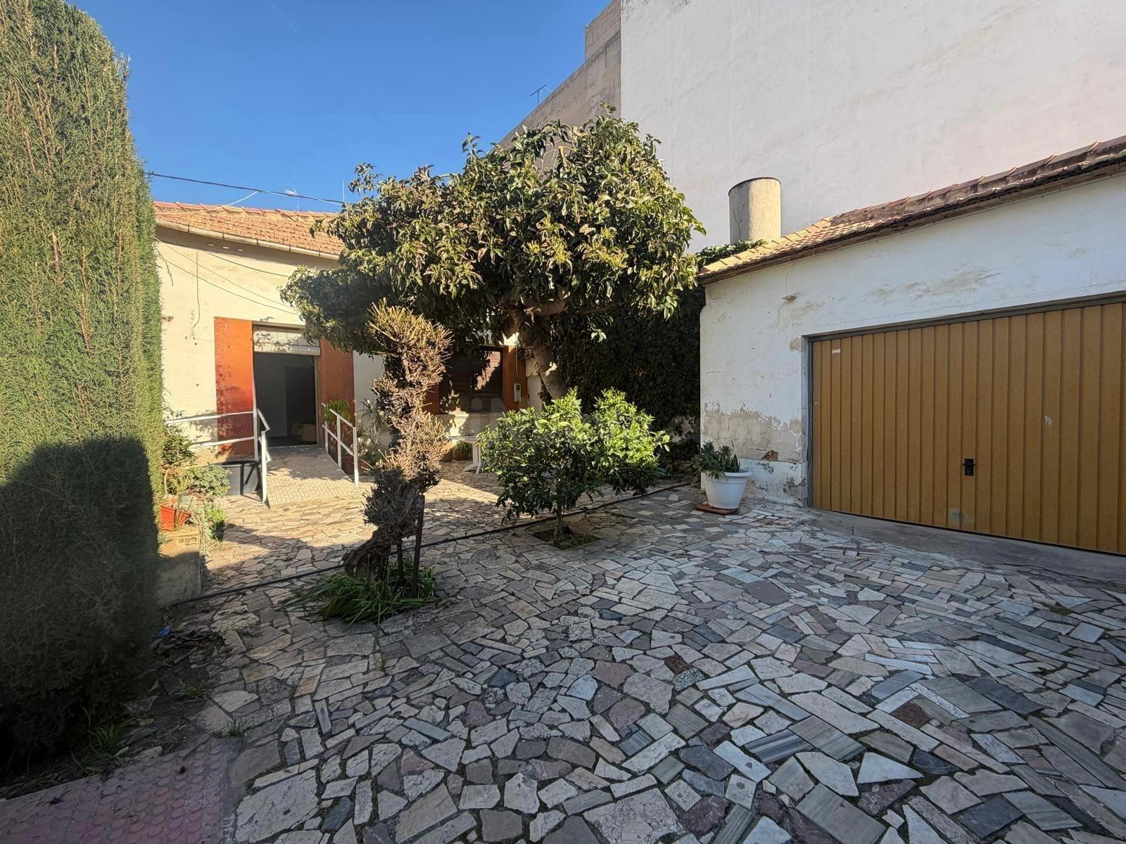 Amplia Casa en Almoradí - Oportunidad de Reforma