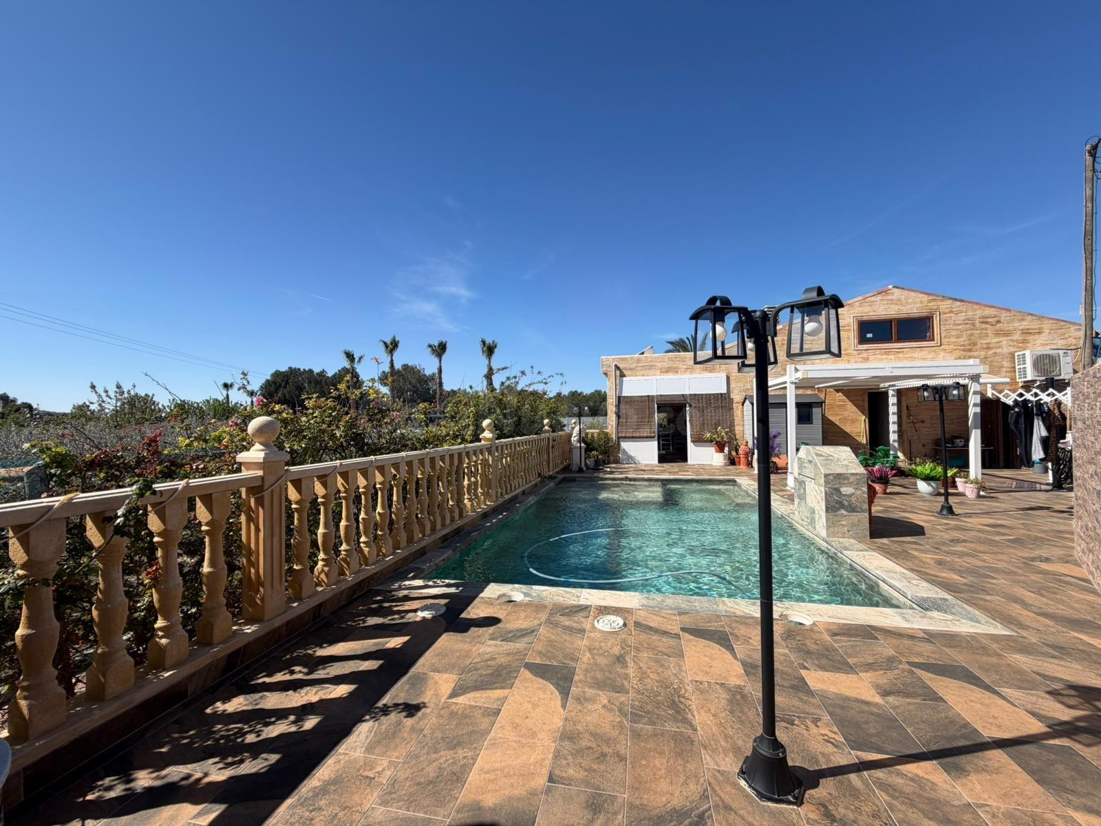Chalet en Monforte del Cid con Amplia Parcela, Piscina y Ham - foto 3
