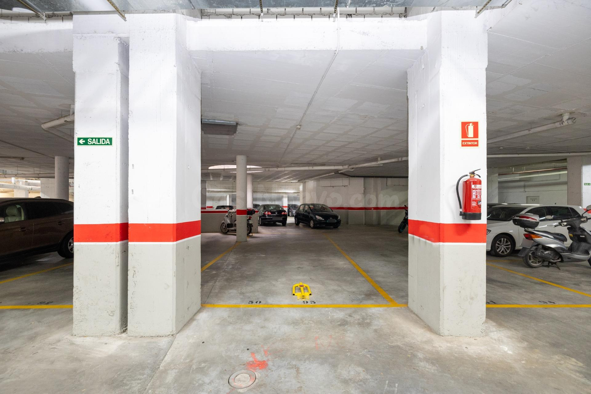 !! Amplia plaza de aparcamiento en Sanders para 2 vehículos! - foto 3