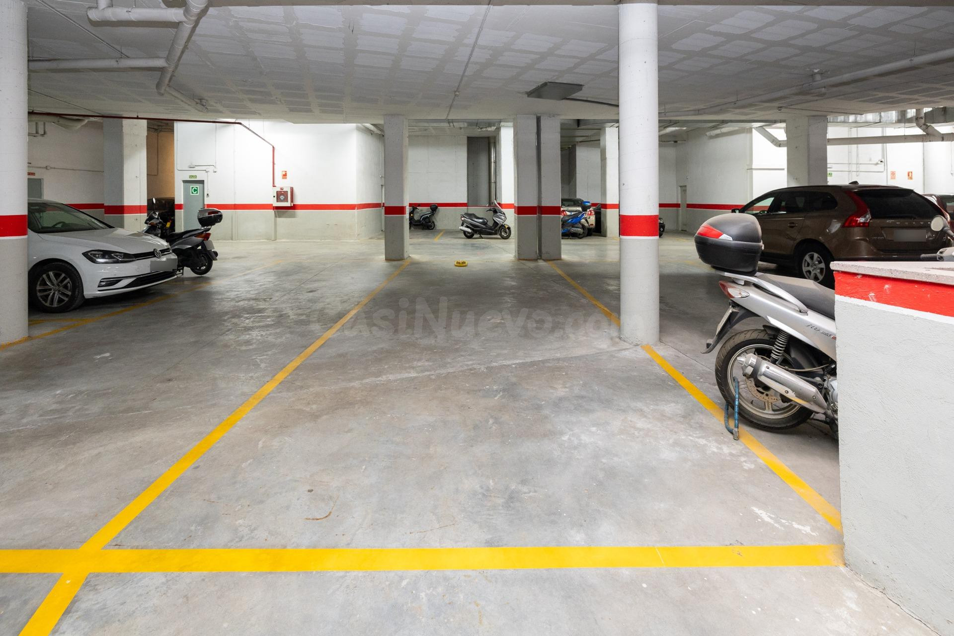 !! Amplia plaza de aparcamiento en Sanders para 2 vehículos! - foto 4
