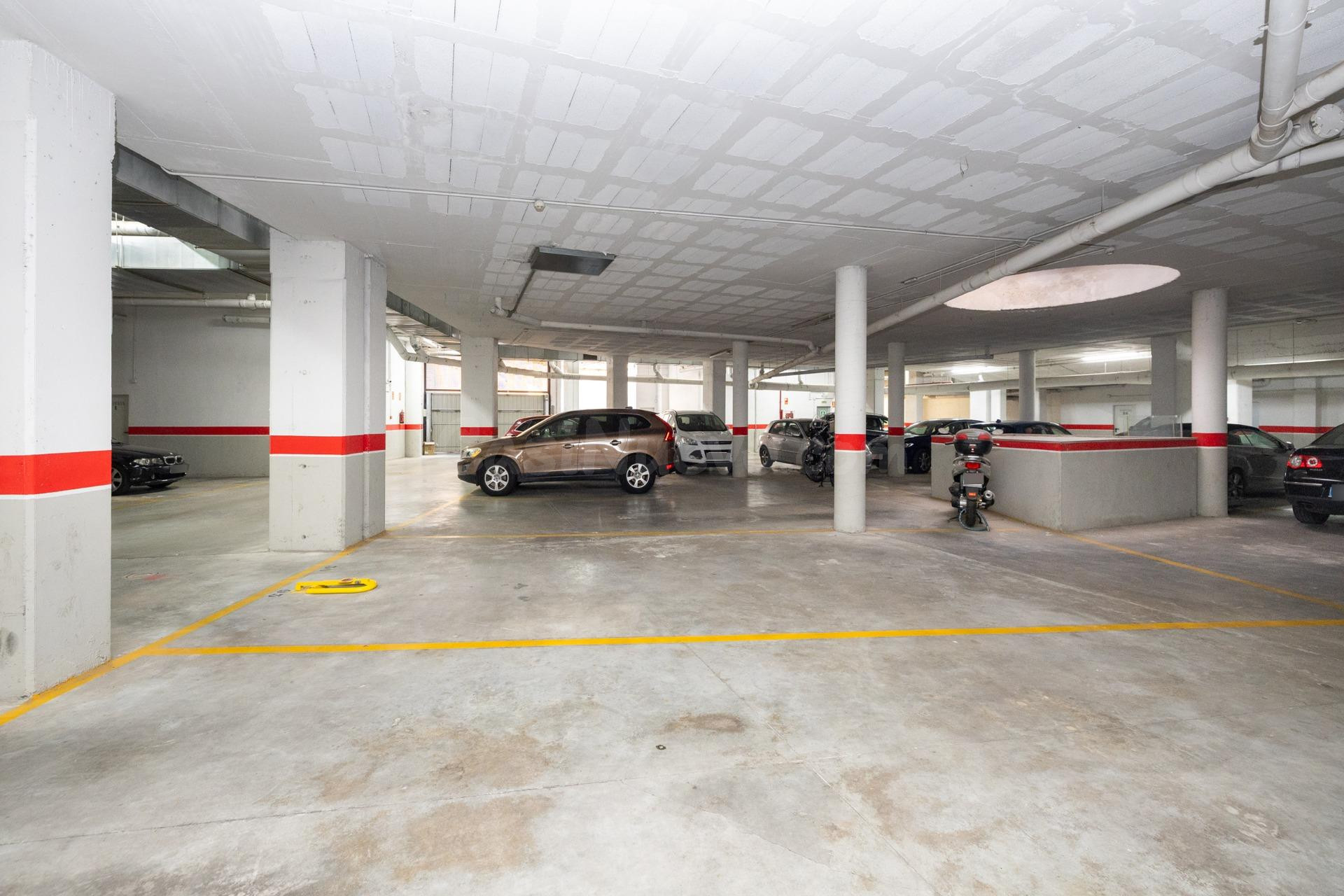 !! Amplia plaza de aparcamiento en Sanders para 2 vehículos! - foto 5