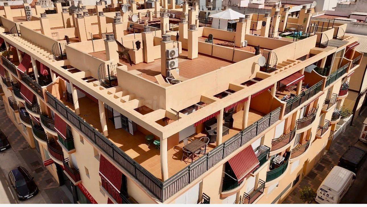 Ático luminoso con gran terraza, solárium privado y plaza de