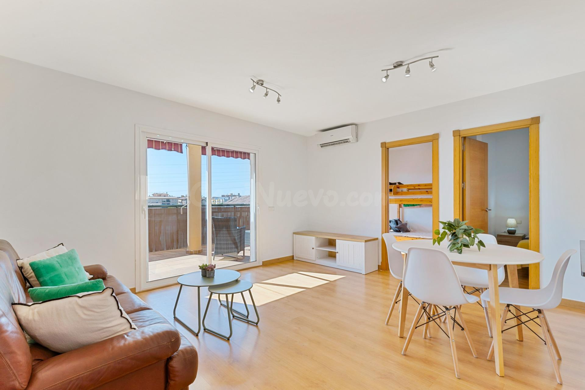 Ático luminoso con gran terraza, solárium privado y plaza de - foto 2