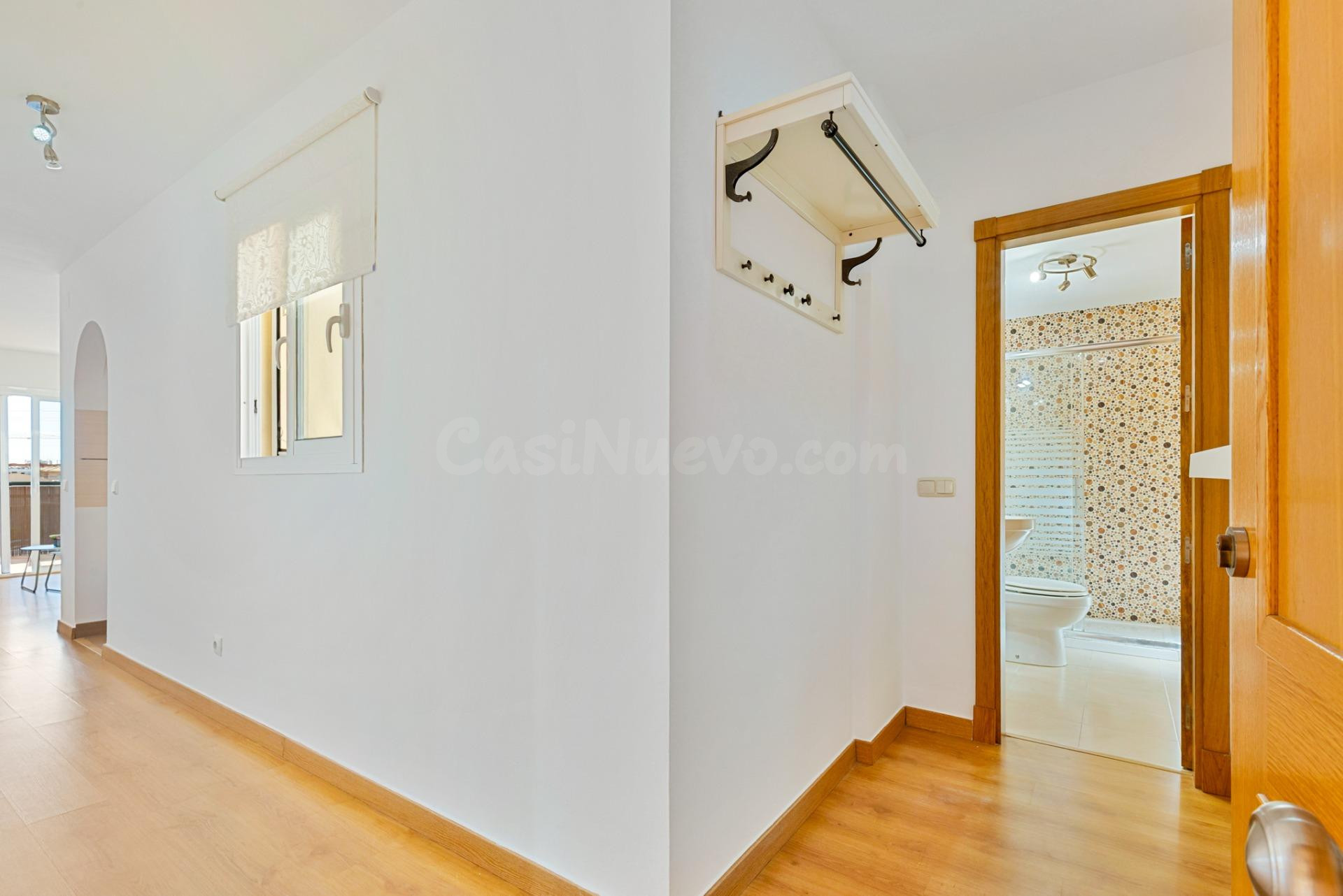 Ático luminoso con gran terraza, solárium privado y plaza de - foto 3
