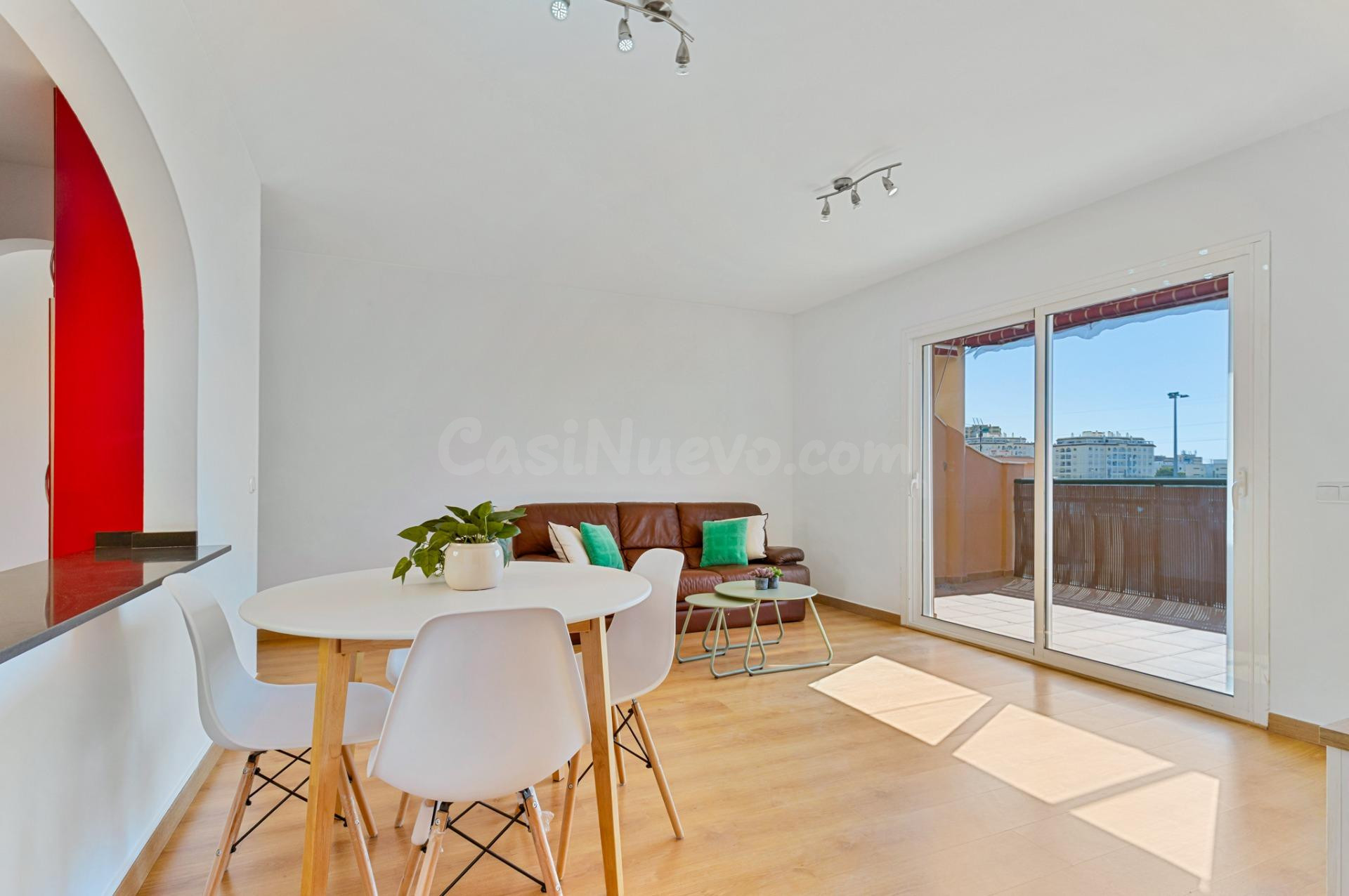 Ático luminoso con gran terraza, solárium privado y plaza de - foto 5