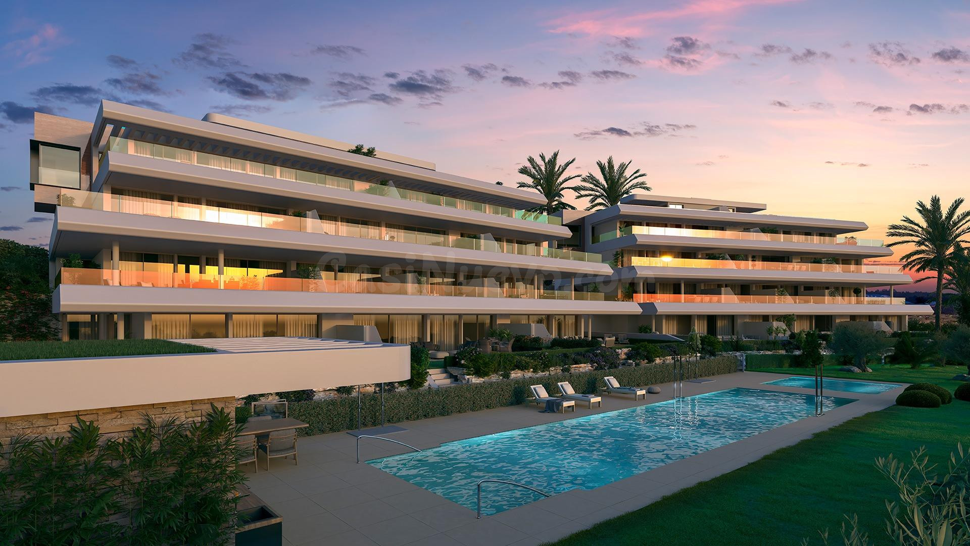 Exclusivo ático de 3 dormitorios con solárium, jacuzzi y vistas panorámicas al mar en Estepona
