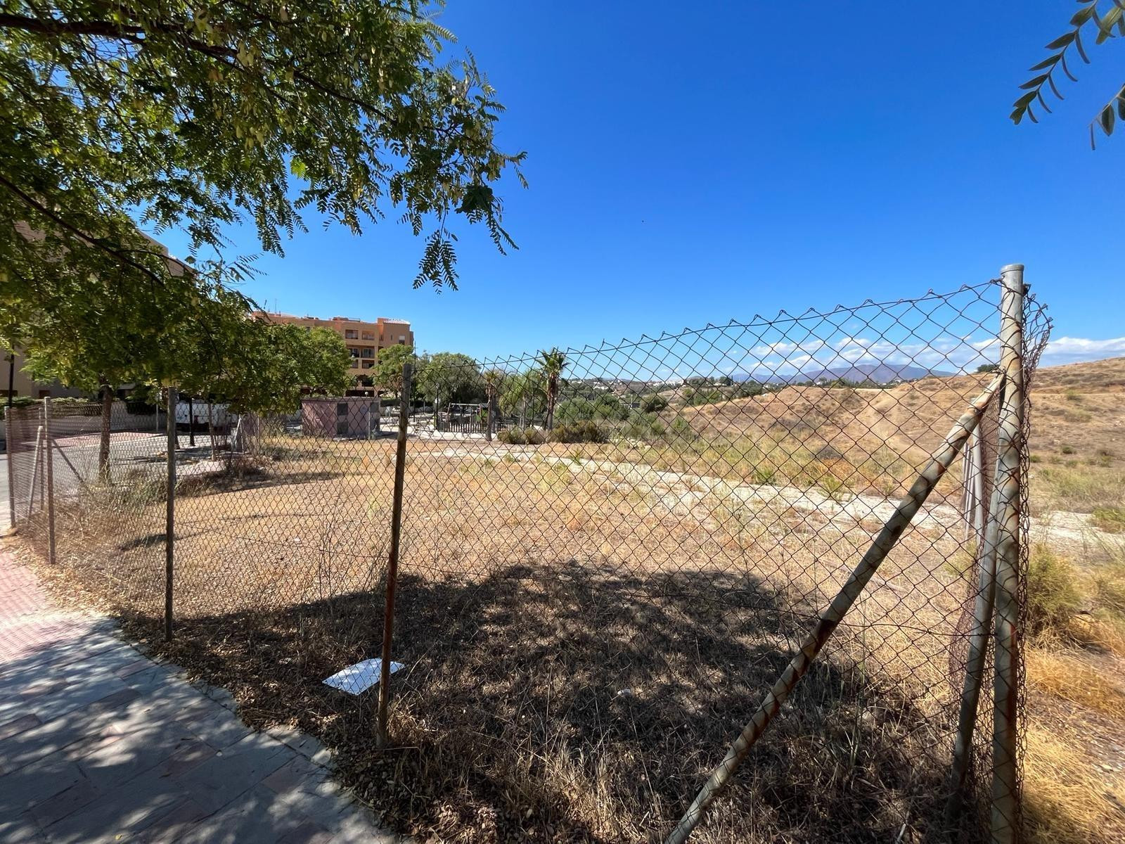 **Parcela comercial en Fuengirola con gran potencial de desarrollo**