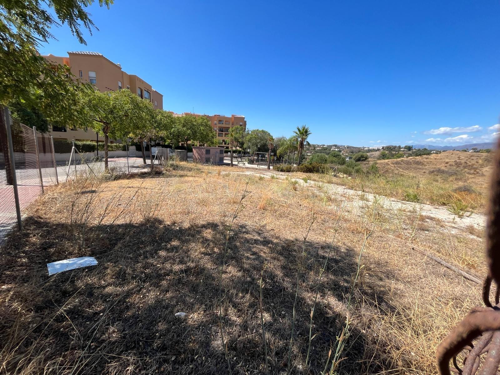 Parcela comercial en Fuengirola con gran potencial de desarr - foto 2