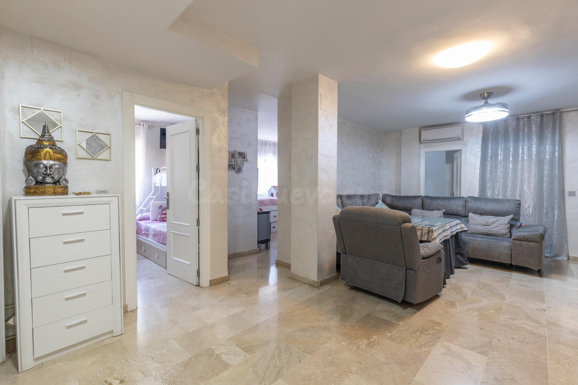 FANTÁSTICO PISO EN VENTA EN CIJUELA CON PATIO, GARAJE Y TRAS - foto 2