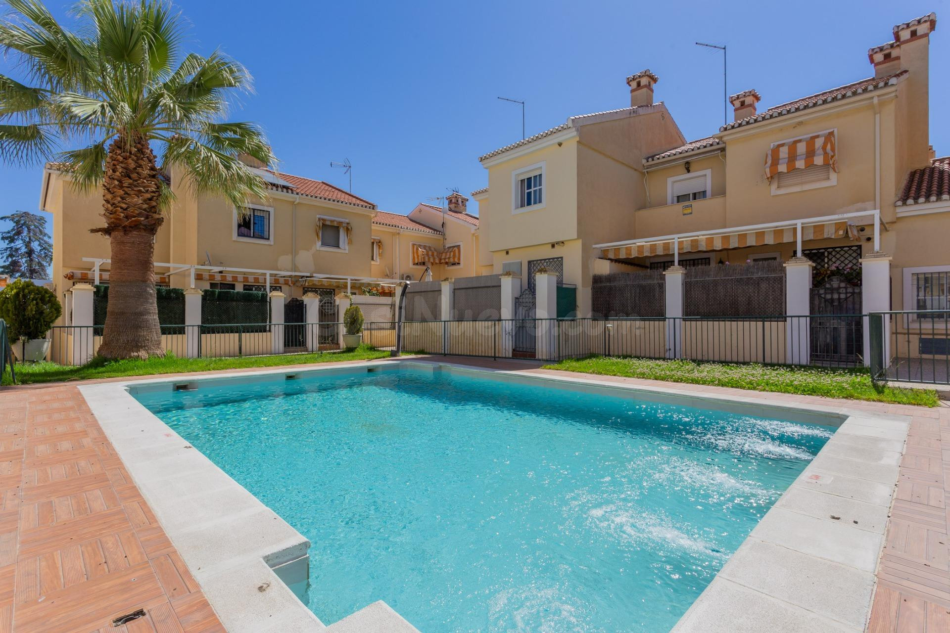 Amplia vivienda con patio, sótano y acceso a piscina en Alhe - foto 2