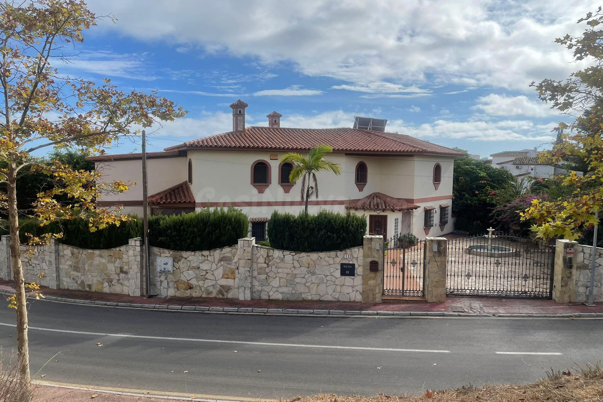 UBICACIÓN CENTRAL A TODO! Villa cerca de Avda Palmeras, Bena - foto 2
