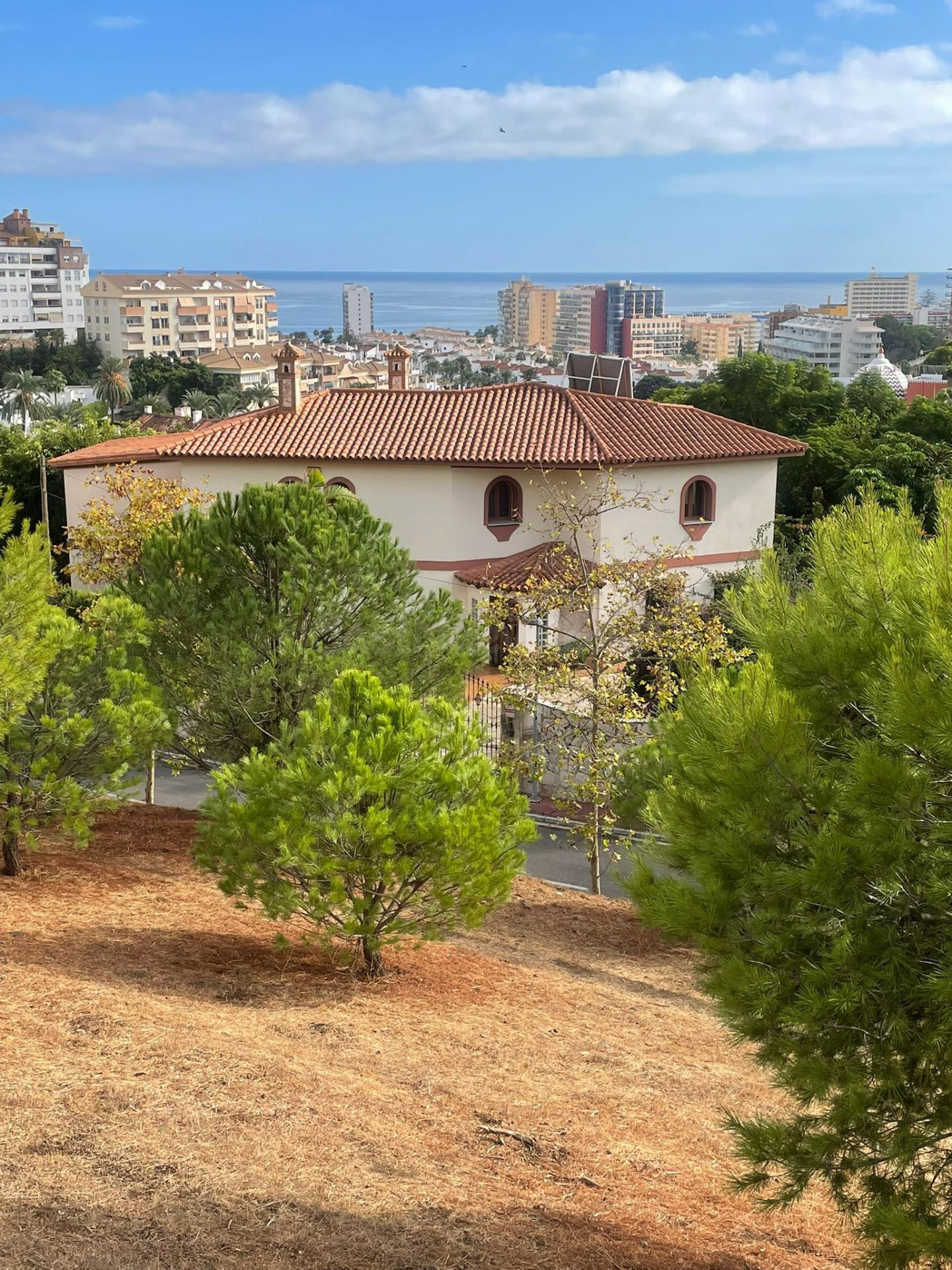 UBICACIÓN CENTRAL A TODO! Villa cerca de Avda Palmeras, Bena - foto 5