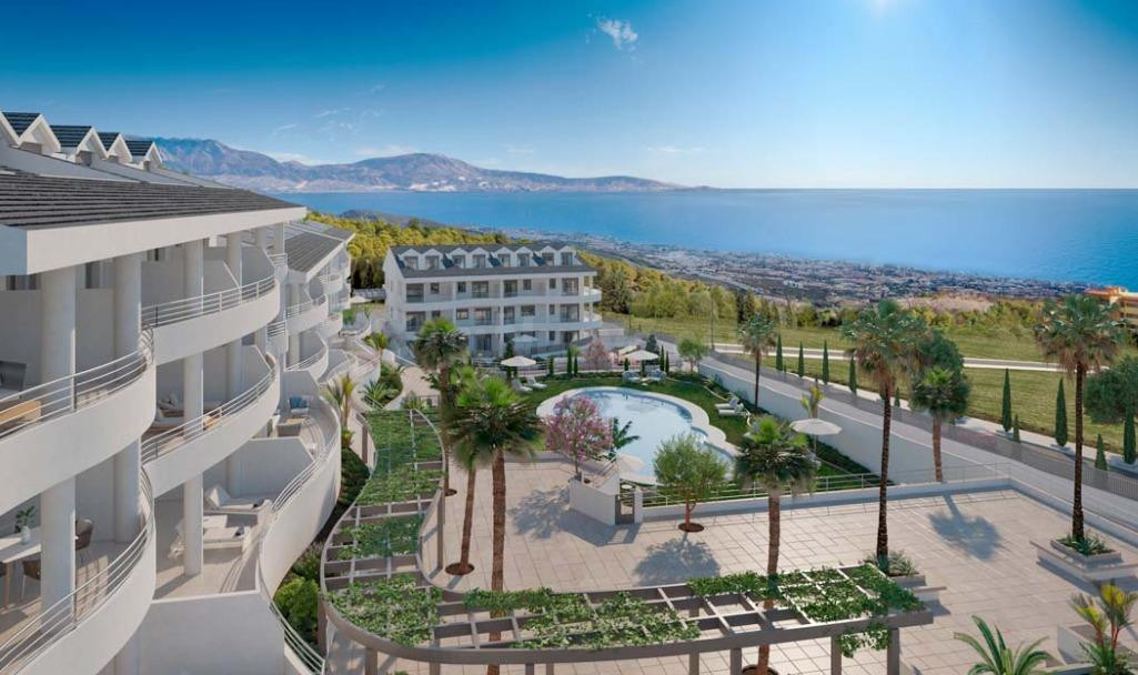 Piso de 3 dormitorios con gran terraza, piscina, gimnasio y parking cerca de la playa