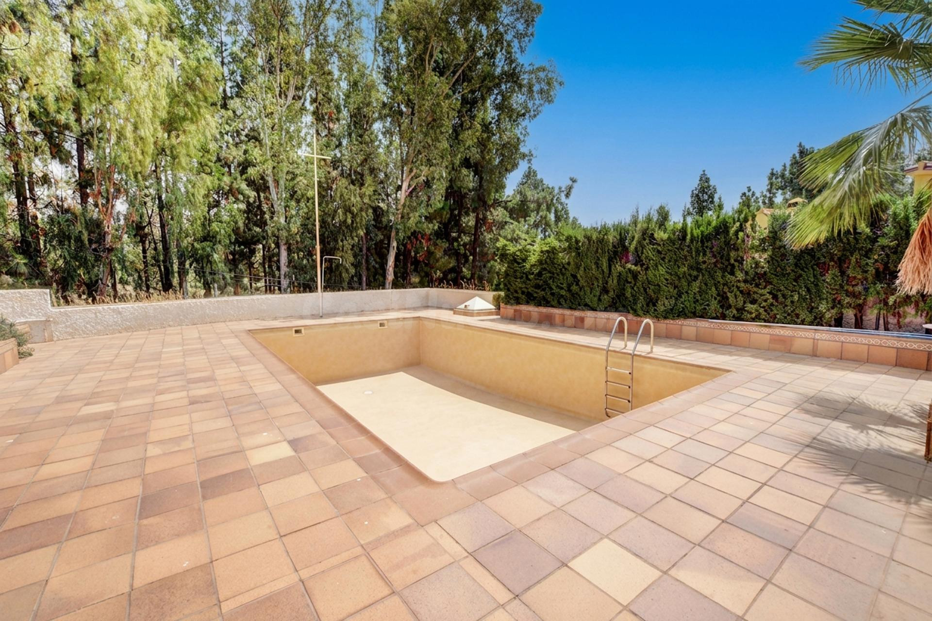 Espectacular chalet de 800 m2 con gran parcela y piscina en  - foto 4