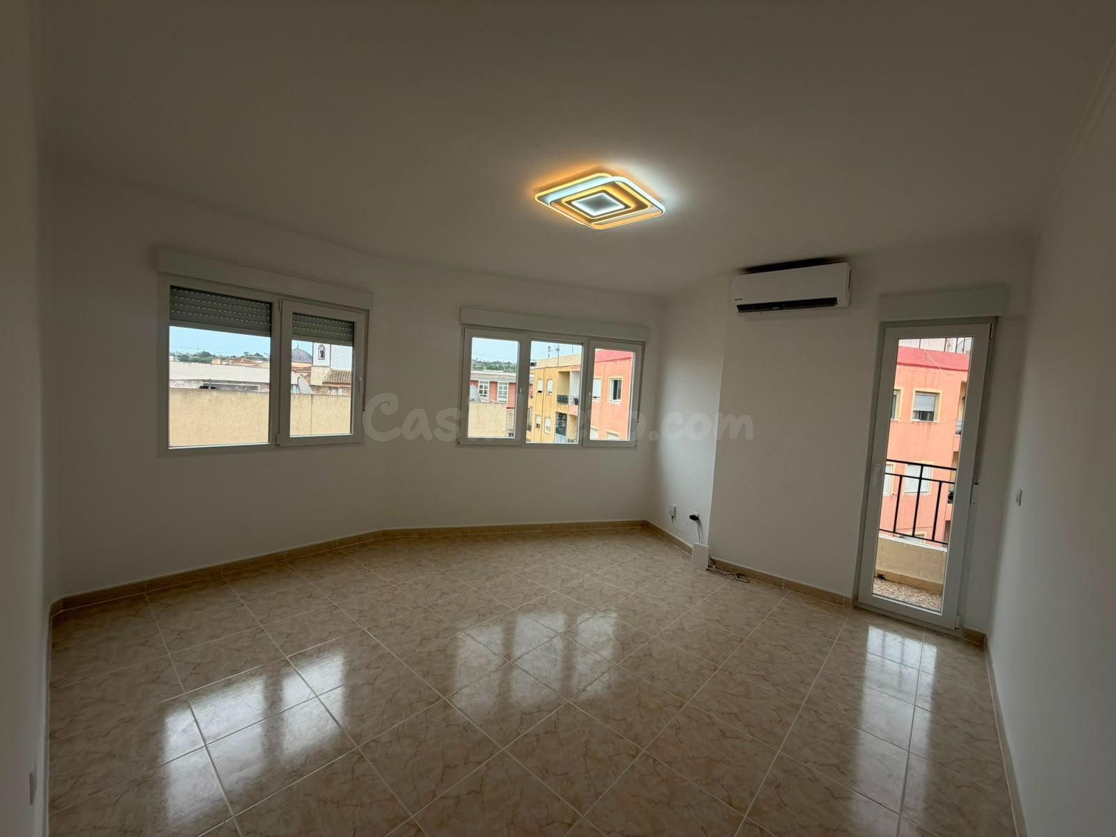 ¡PISO TOTALMENTE REFORMADO, MUY LUMINOSO Y TODO EXTERIOR!