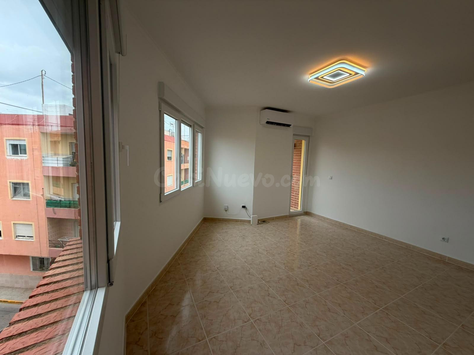 ¡PISO TOTALMENTE REFORMADO, MUY LUMINOSO Y TODO EXTERIOR! - foto 2