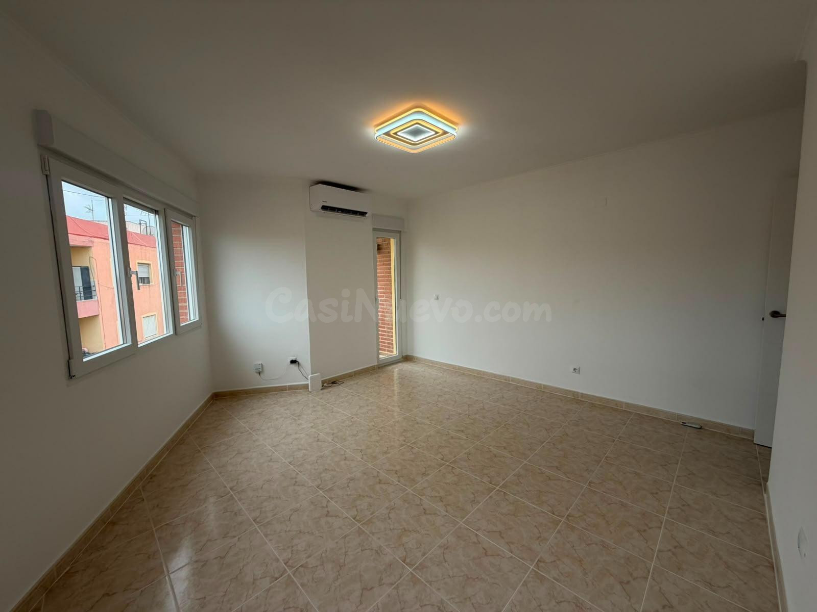 ¡PISO TOTALMENTE REFORMADO, MUY LUMINOSO Y TODO EXTERIOR! - foto 3