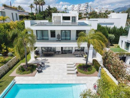 Villa moderna en Nueva Andalucía con piscina climatizada, as - foto 2