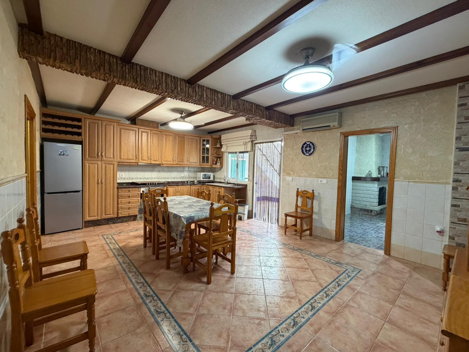 Casa de pueblo en zona tranquila, junto a Mercadona, lista p - foto 3