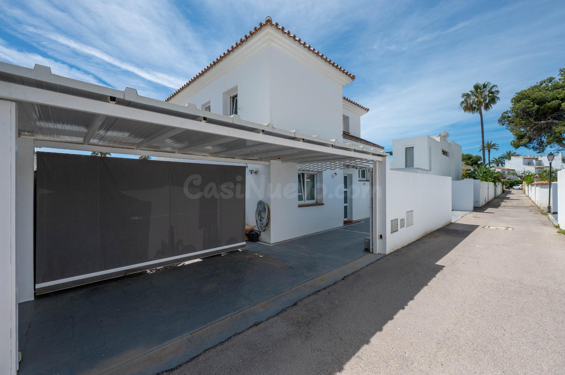 Villa moderna en El Saladillo, segunda línea de playa, con p - foto 2