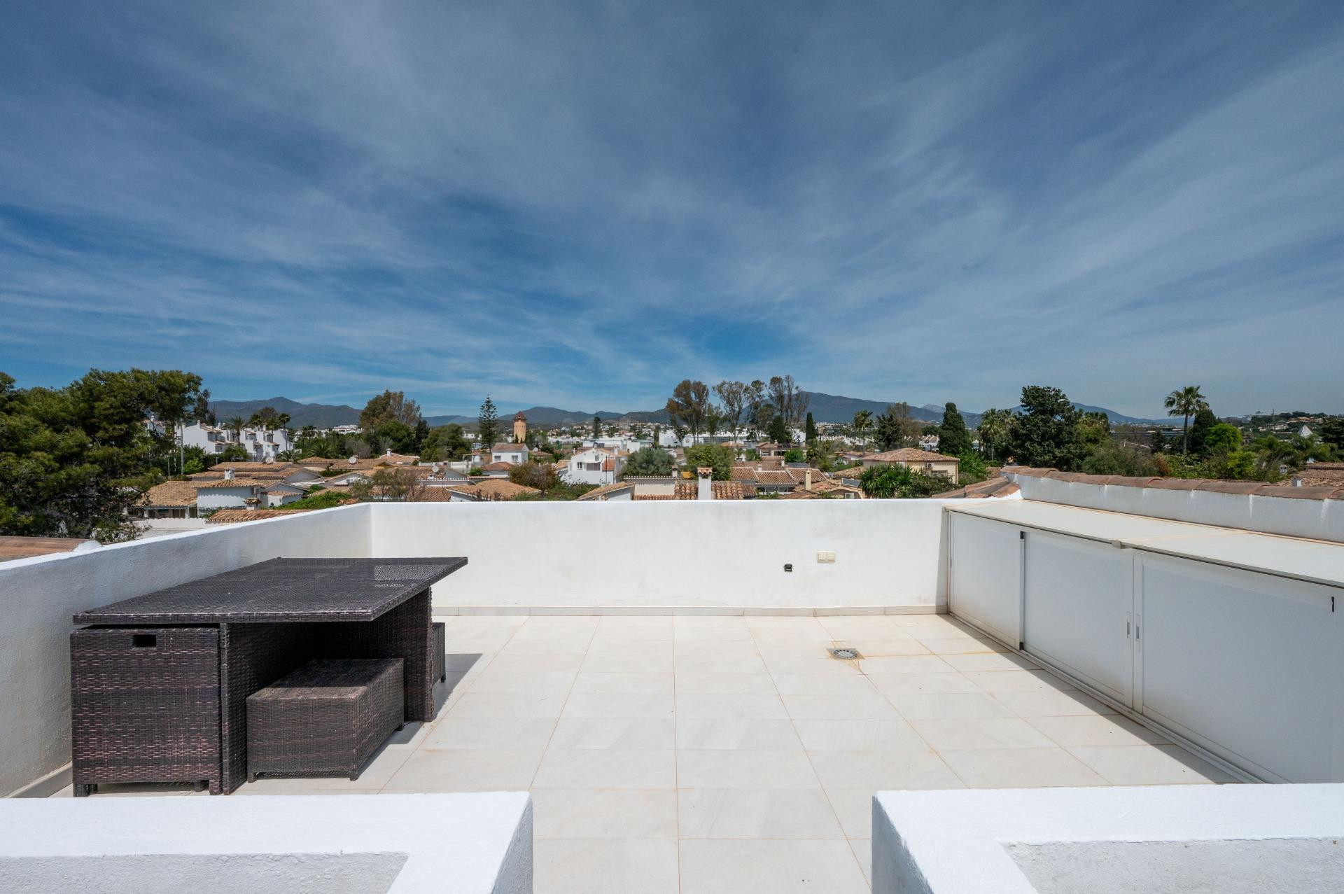 Villa moderna en El Saladillo, segunda línea de playa, con p - foto 3