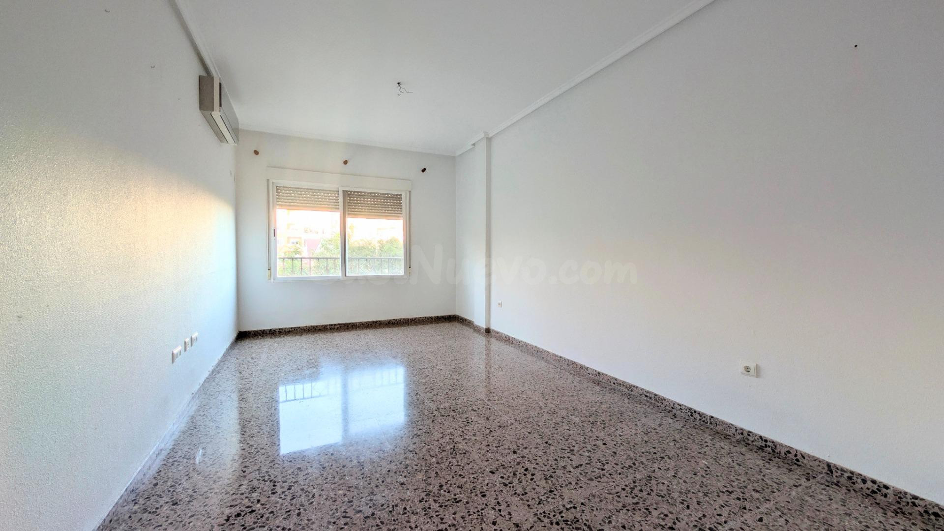 SECTOR 5, VIVIENDA MUY LUMINOSA, OBRA SEMINUEVA, CON ASCENSO - foto 5