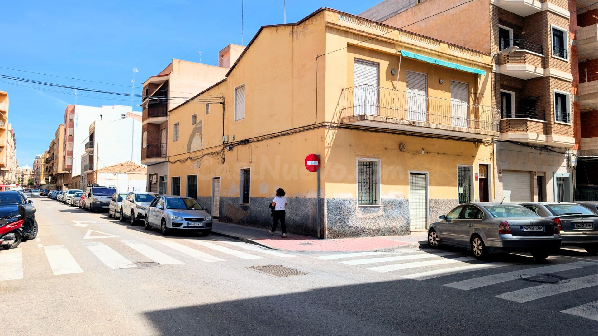 SOLAR EN VENTA DE ESQUINA, TODO EXTERIOR, 165 M2, POSIBILIDA - foto 2