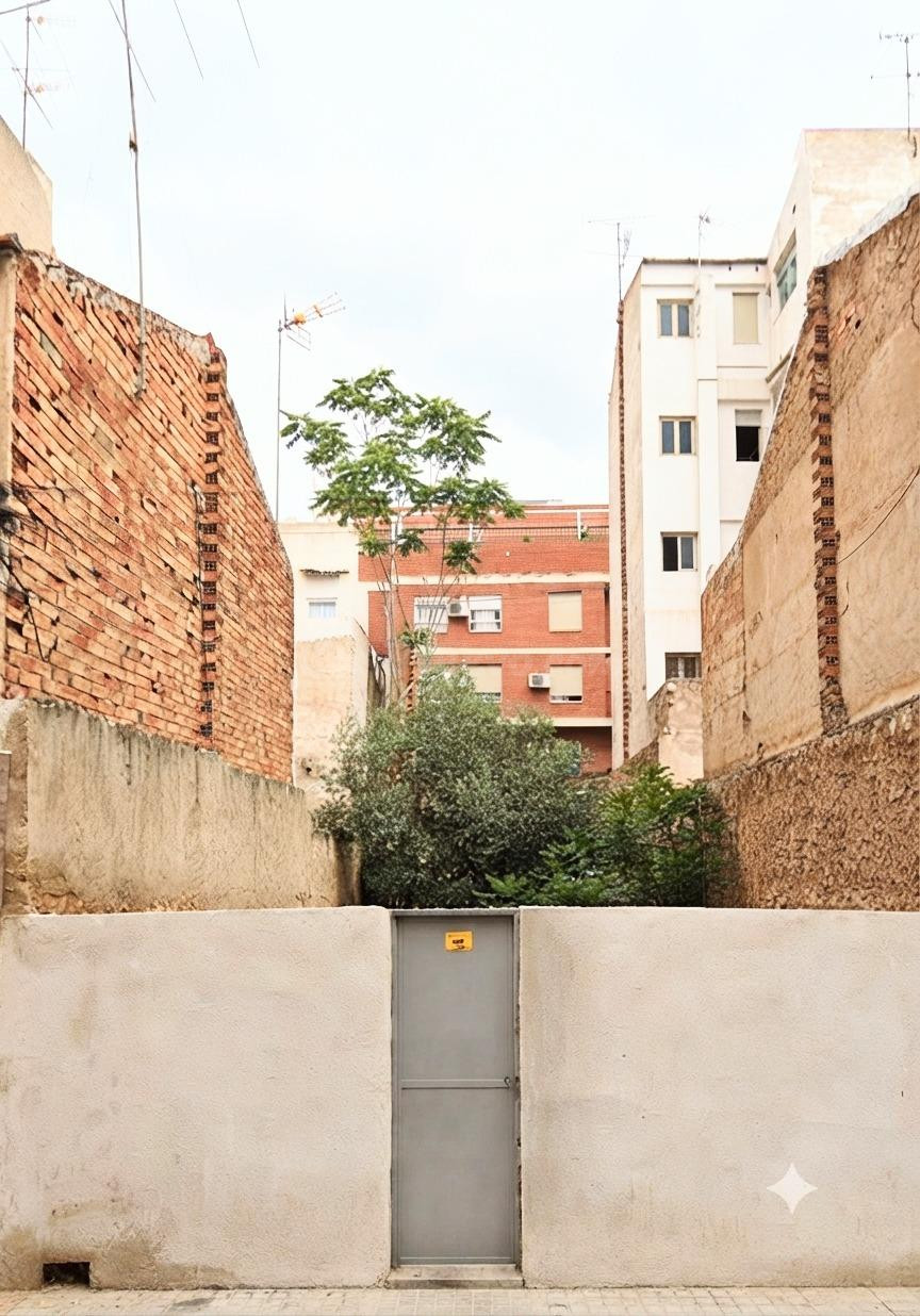¡SOLAR EN VENTA EN  ZONA CARRÚS DE 148 M2, FACHADA A DOS CALLES