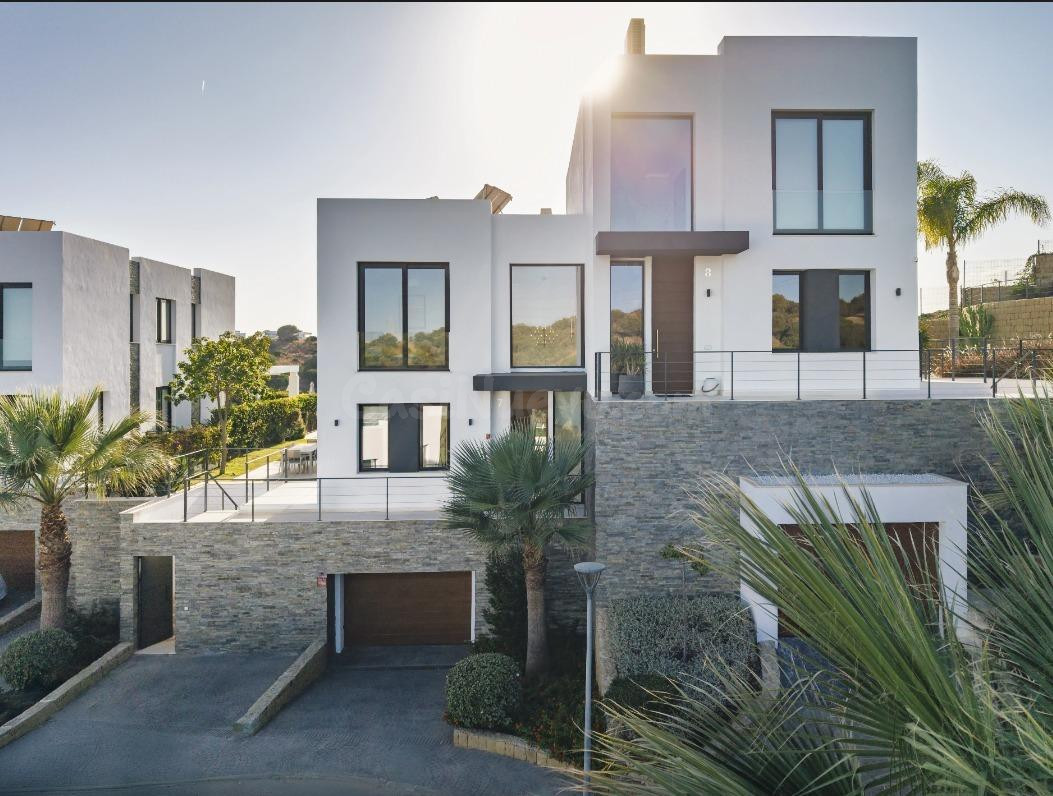 Villa moderna en comunidad privada junto a Cabopino Golf, co - foto 2
