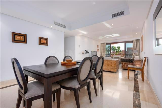 Apartamento en primera línea de playa en Mar Azul, Estepona, - foto 2