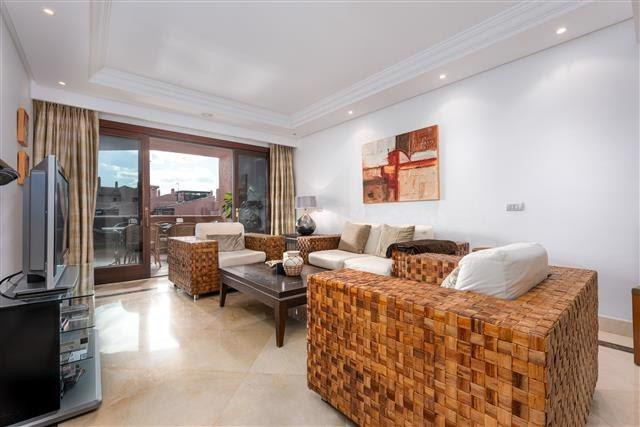 Apartamento en primera línea de playa en Mar Azul, Estepona, - foto 3