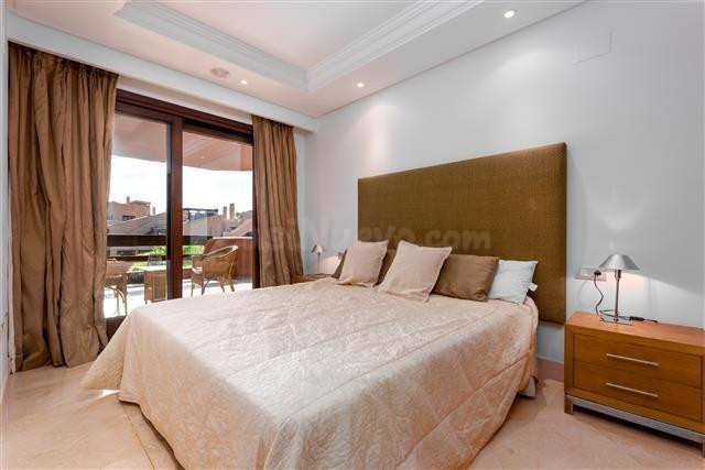 Apartamento en primera línea de playa en Mar Azul, Estepona, - foto 4