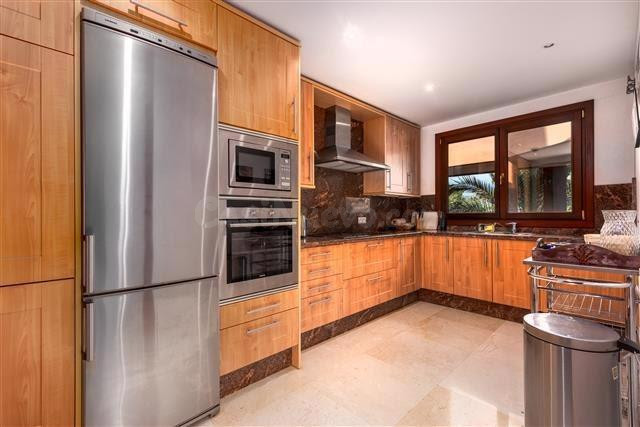 Apartamento en primera línea de playa en Mar Azul, Estepona, - foto 5