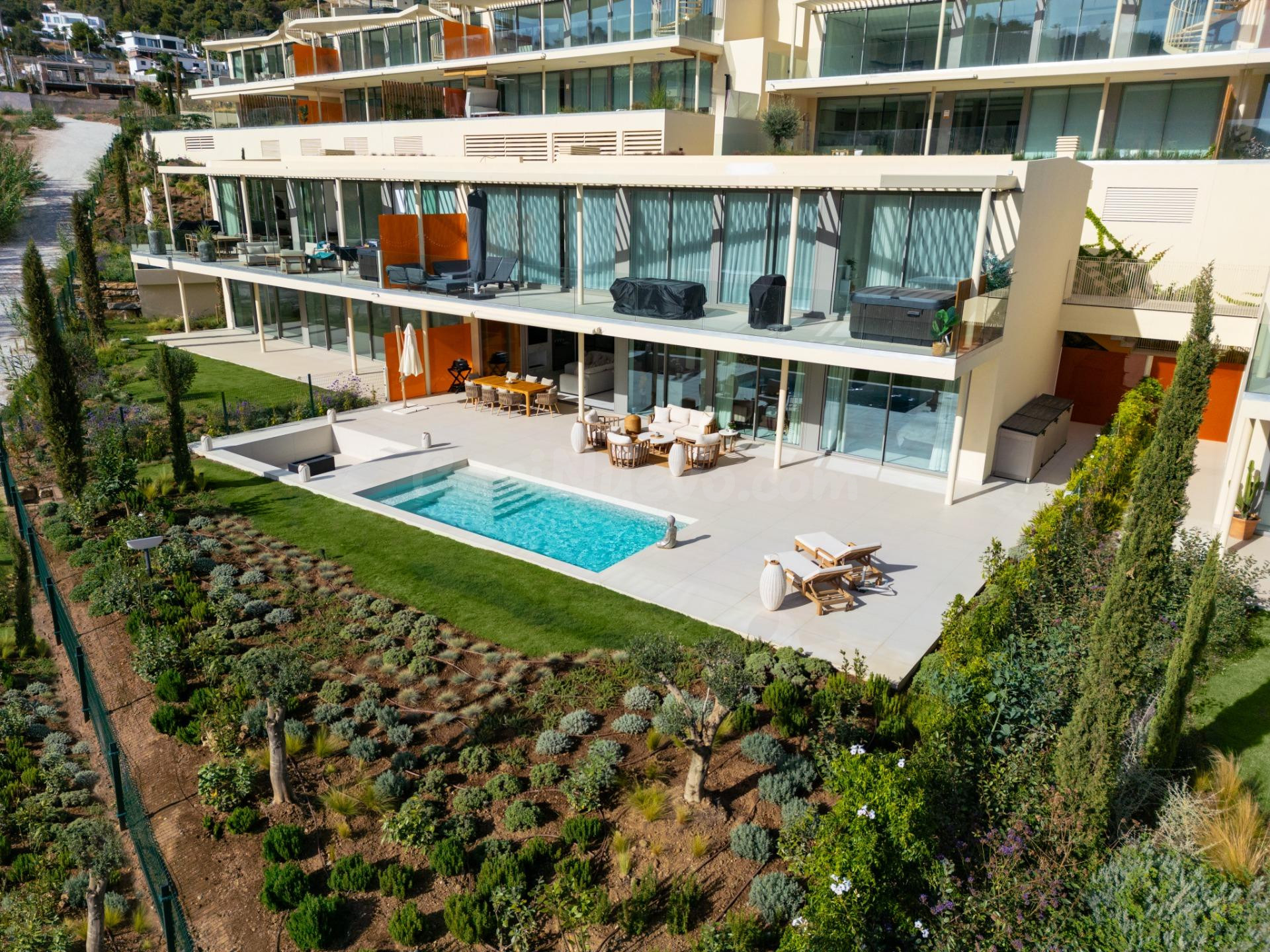 Apartamento exclusivo en planta baja en Reserva del Higuerón - foto 2