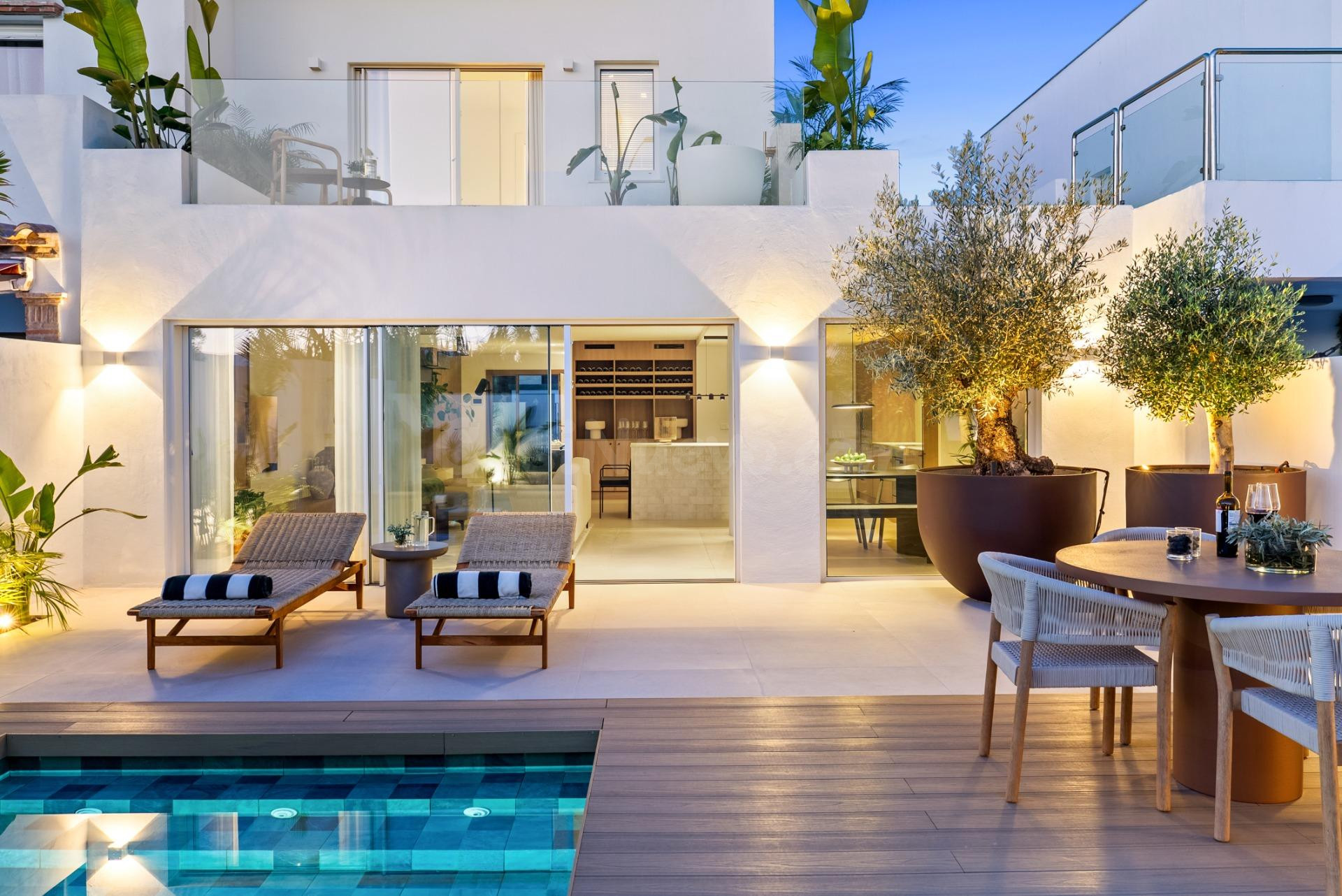 Casa Zia, adosado reformado en Nueva Andalucía con piscina p