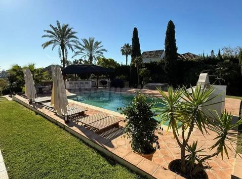 Villa de lujo en Benahavís con 5 dormitorios, 6 baños y parc - foto 2