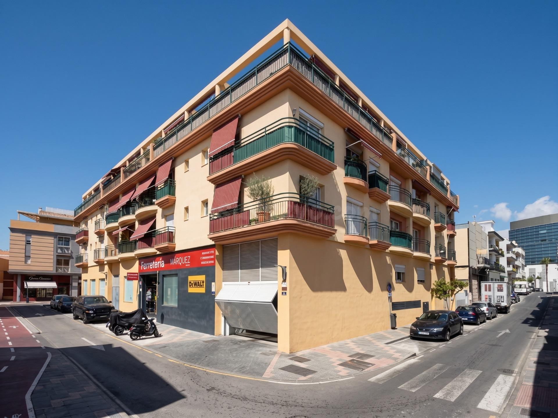 PARA INVERSIÓN Apartamento junto al  CORTE INGLES DE MIJAS con parking privado, ideal como inversión