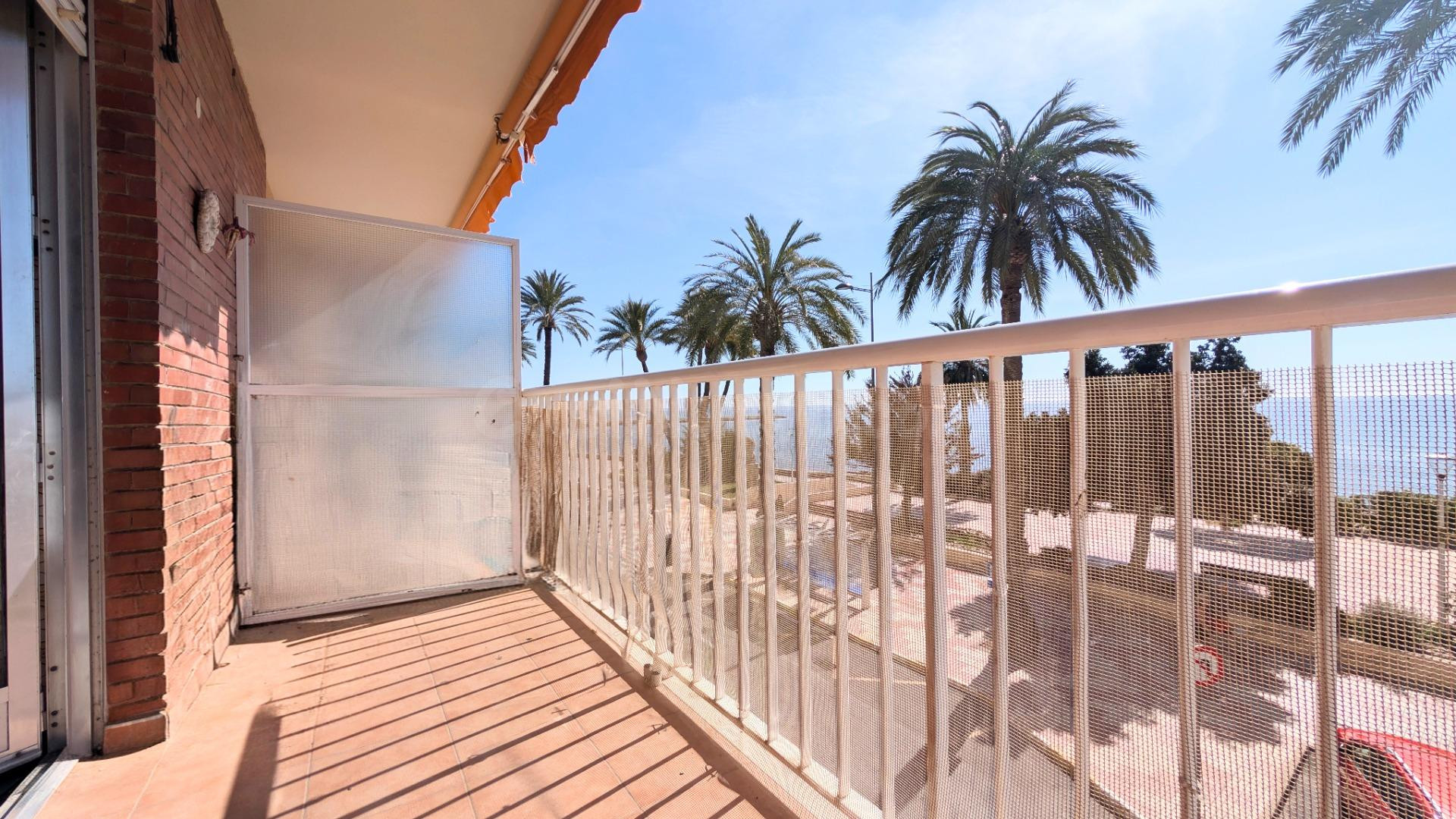 ¡ UNA VIVIENDA ÚNICA EN PRIMERA LÍNEA DONDE CADA AMANECER FRENTE AL MEDITERRÁNEO SE CONVIERTE EN UN LUJO DIARIO! - foto 3