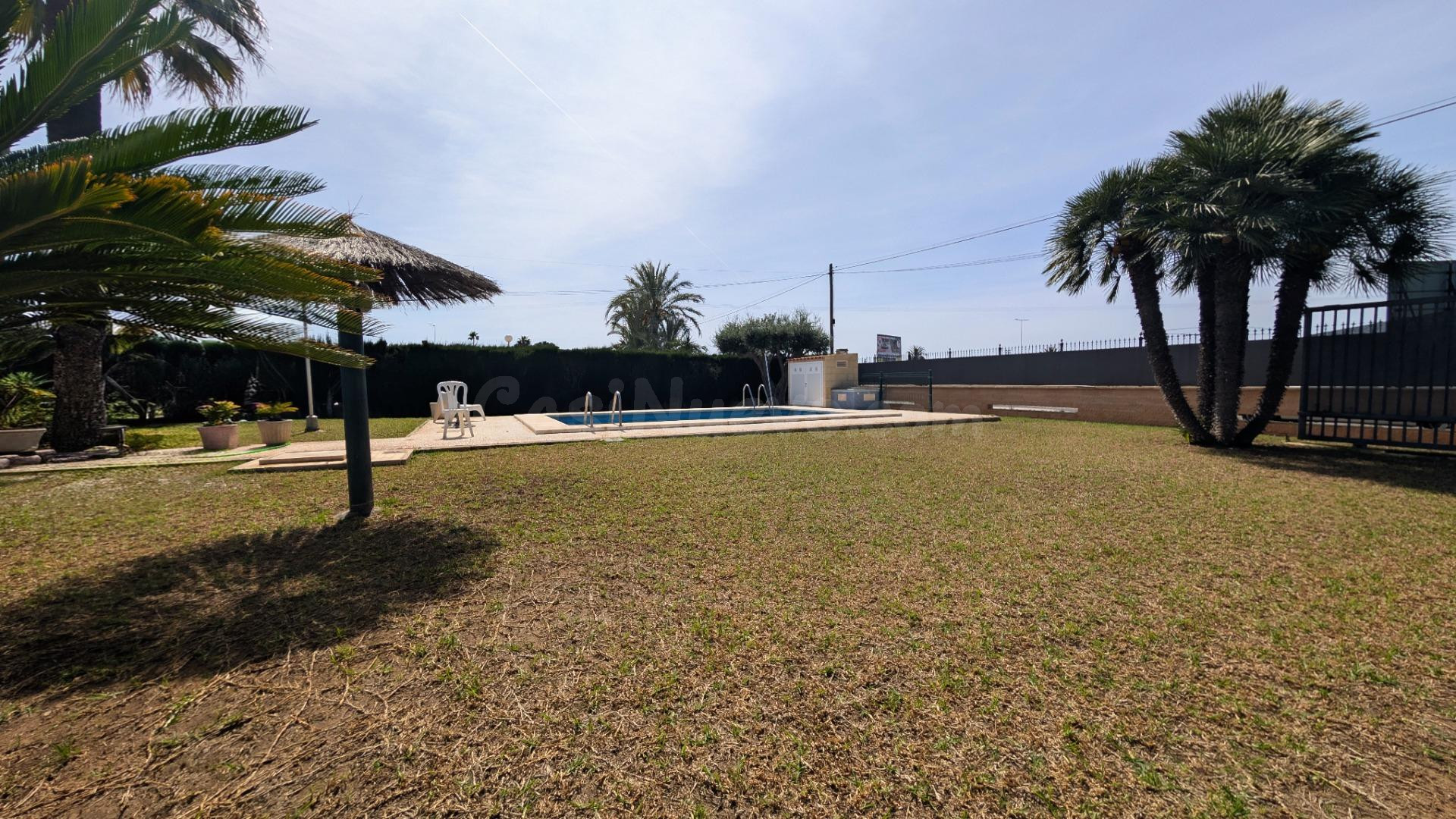 CHALET URBANO EN VENTA: TU REFUGIO DE TRANQUILIDAD EN SANTA POLA - foto 3